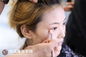 在北京正规化妆学校学化妆大概需要多久？学费要多少？