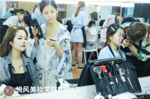 北京哪家化妆培训学校好？准备学化妆的看过来！