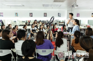 北京的化妆学校哪家口碑好？学化妆贵不贵？