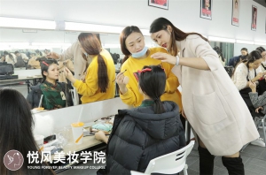北京悦风美妆学员都有什么课程？