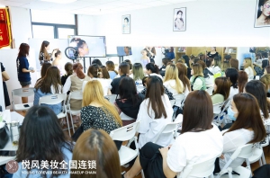 北京正规的化妆学校？
