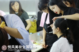 北京化妆学校排名靠前的学校！