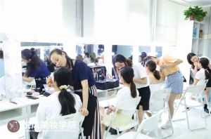 北京学化妆短期培训班哪家好？