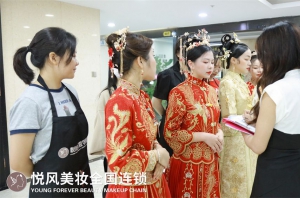 北京好的化妆学校，推荐就业！